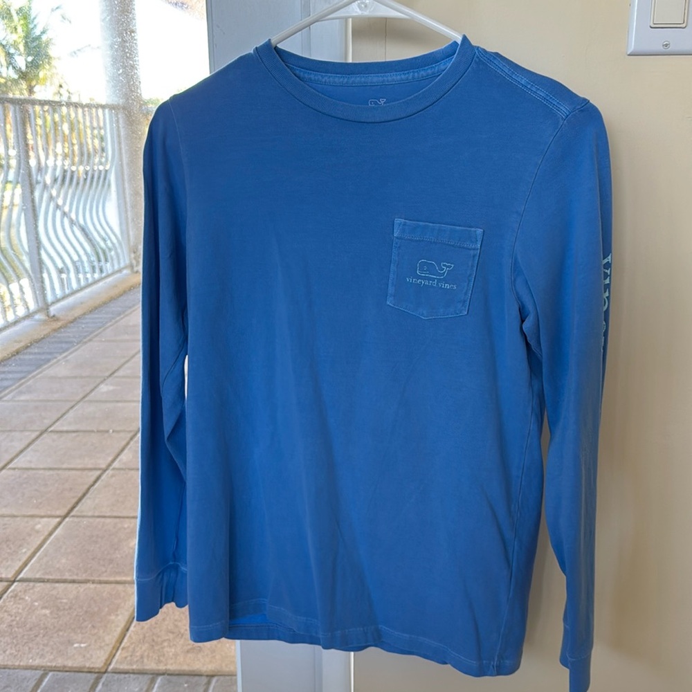 Boys Vineyard Vines long sleeve shirt. Like new, Size M (12-14).